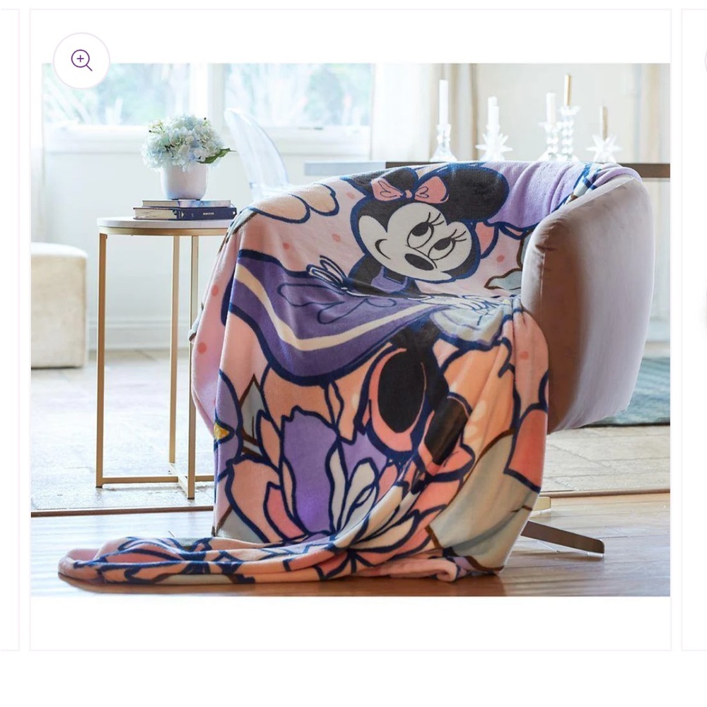 Disney Vera Bradley Minnie’s Garden Party Plush Throw